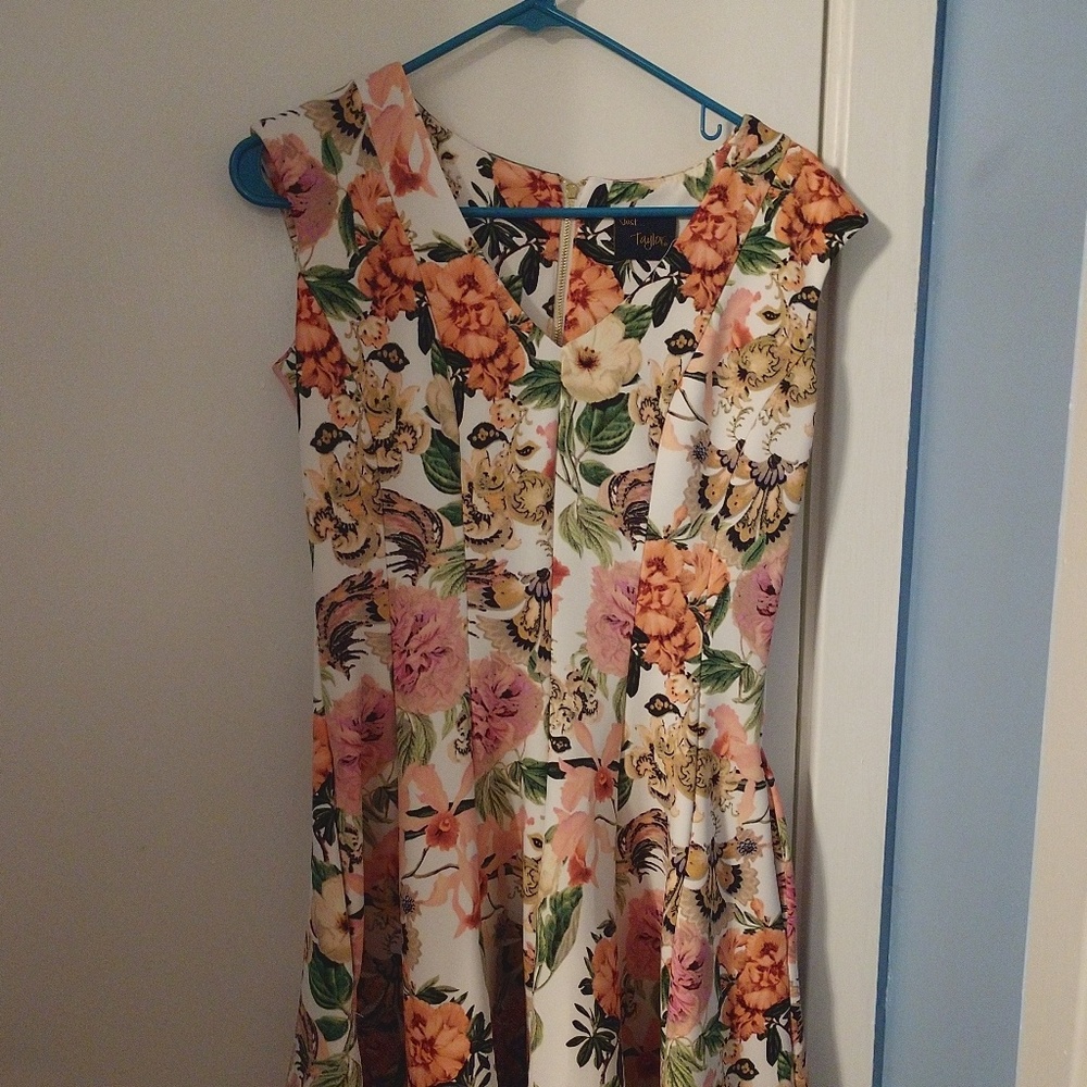Just Taylor Floral Dress
